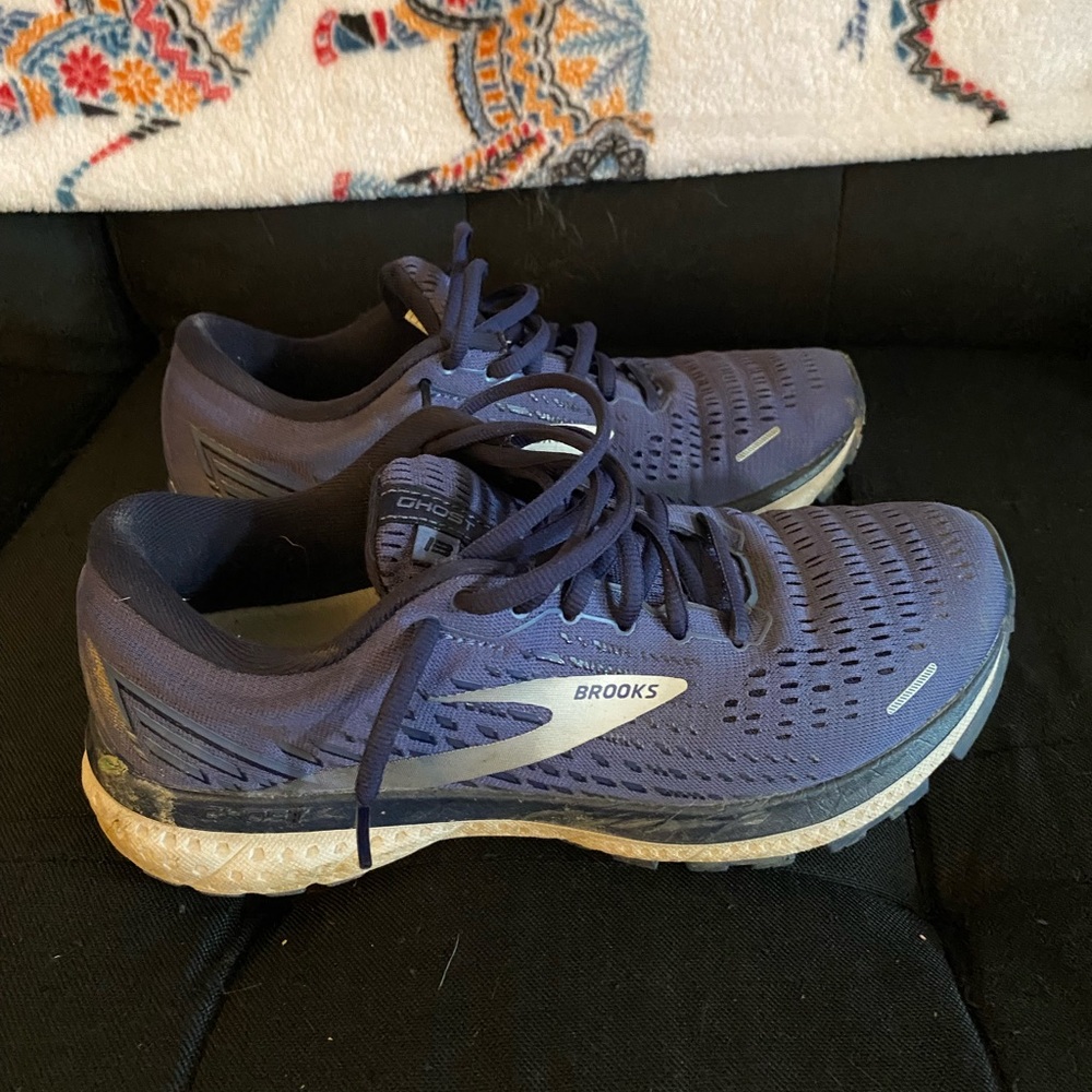 Men’s Brooks Ghost Running Shoe. Size 7/ Women’s size 9
